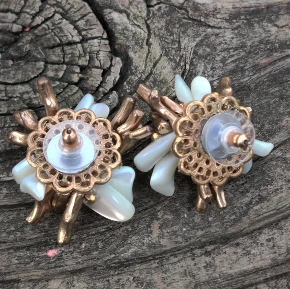 Vintage Miriam Haskell mother of pearl and amazonite coral branch earrings - Picture 3 of 13